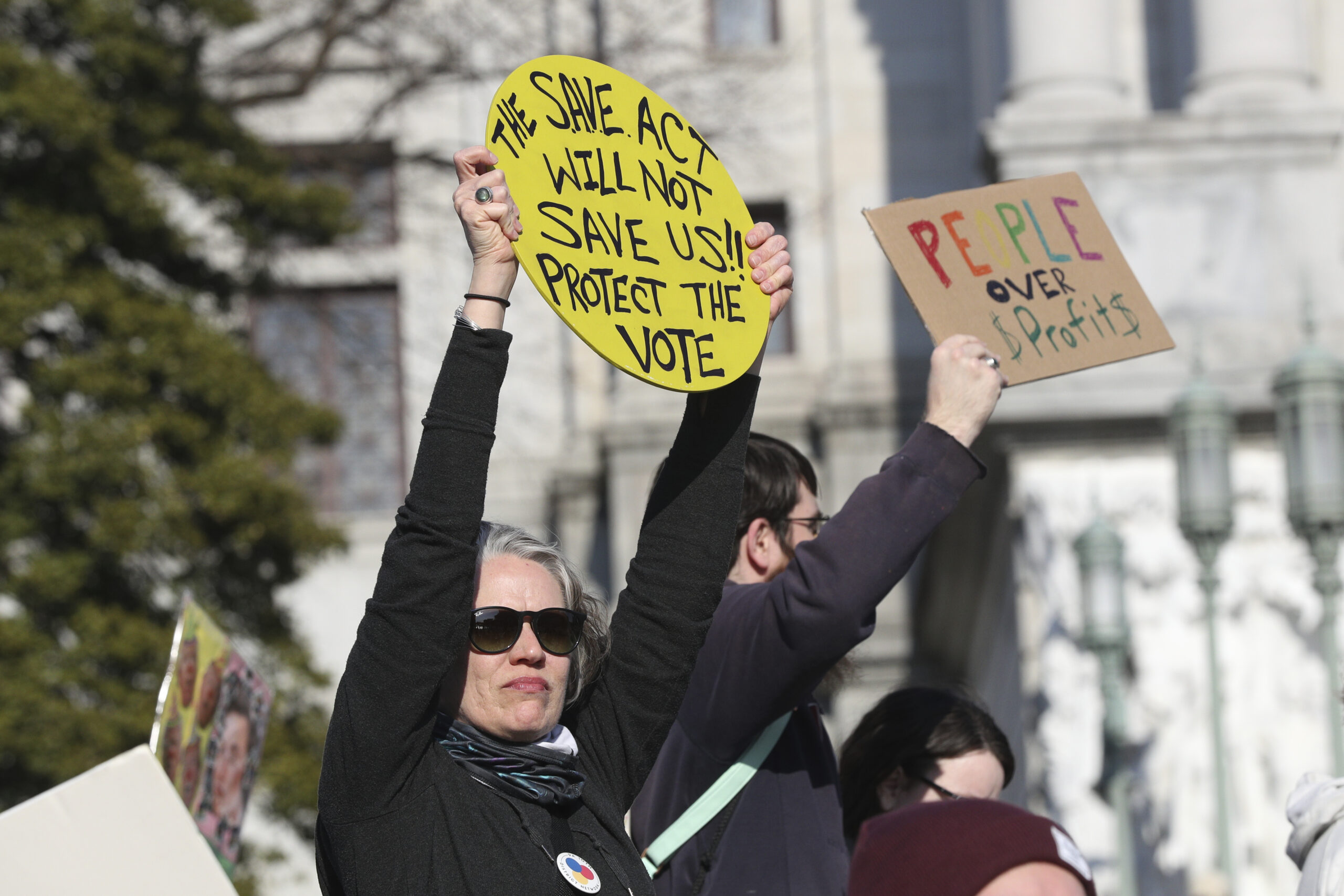 www.democracydocket.com
