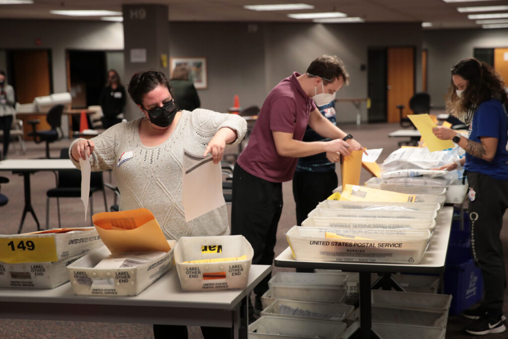 Election workers counting absentee ballots on November 04, 2020 in Milwaukee, Wisconsin. (Photo: Scott Olson/Getty Images)